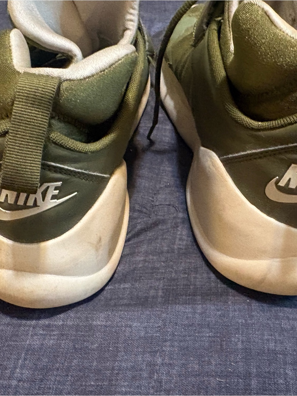 Nike Mens Size 13.5 Kwazi SE Olive & White Sneakers